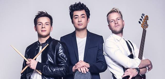 Skupina Mirai zpívá o divadelním prostředí