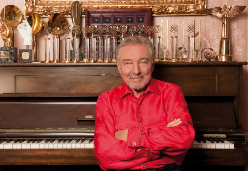 Jedinečný Karel Gott a jeho 40 slavíků v kolekci 2CD včetně dvou premiérových novinek!