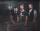 zakázanÝovoce nabralo nebývalou energii a vyráží na dvě  koncertní turné současně!  Skupina s sebou také přiveze nové album „DÍKY VÁM“!
