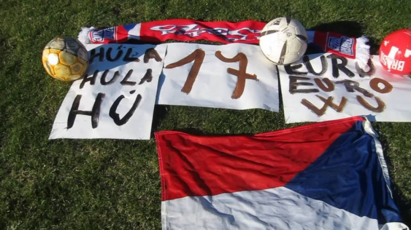 Kapela CKB podporuje holky na fotbalovém Mistrovství Evropy žen do 17 let