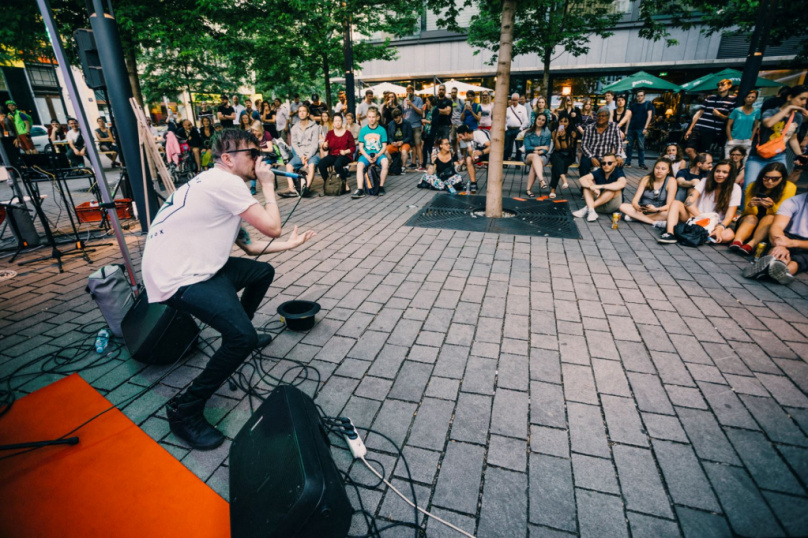 Ondřej Ruml, Laco Deczi, minus123minut nebo Matej Smutný zahrají v ulicích hlavního města na festivalu Praha žije hudbou